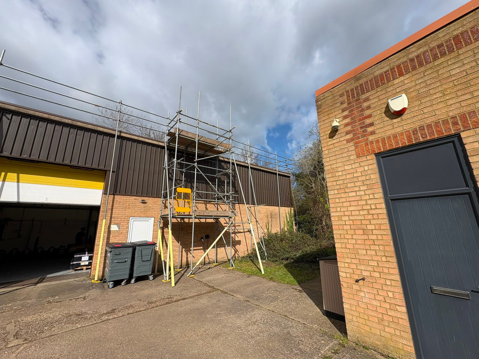 Access tower and edge protection alongside a commercial unit loading bay